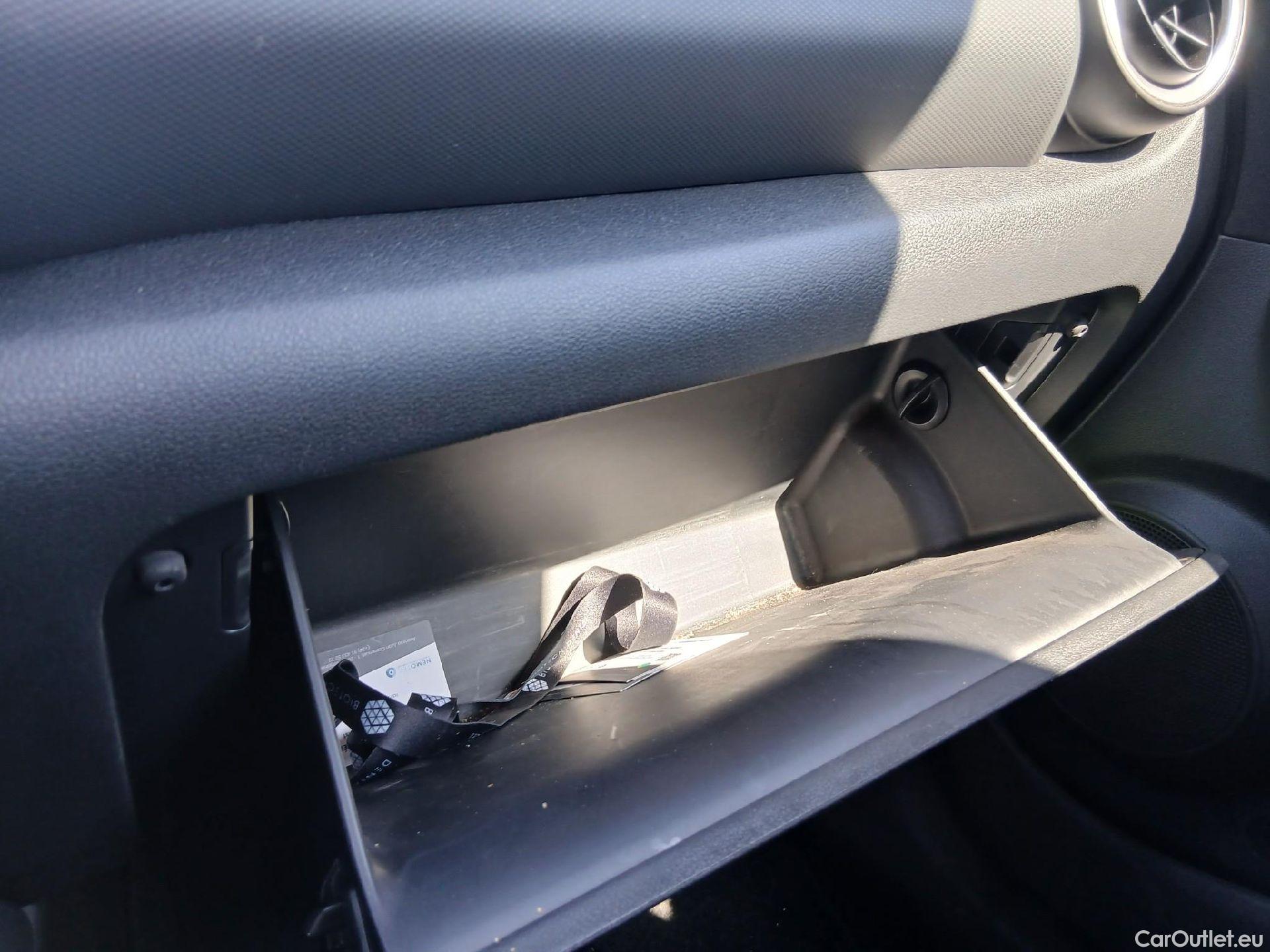  Hyundai  Konna HYUNDAI Kona / 2020 / 5P / todoterreno 1.6 GDI HEV Maxx DCT #2