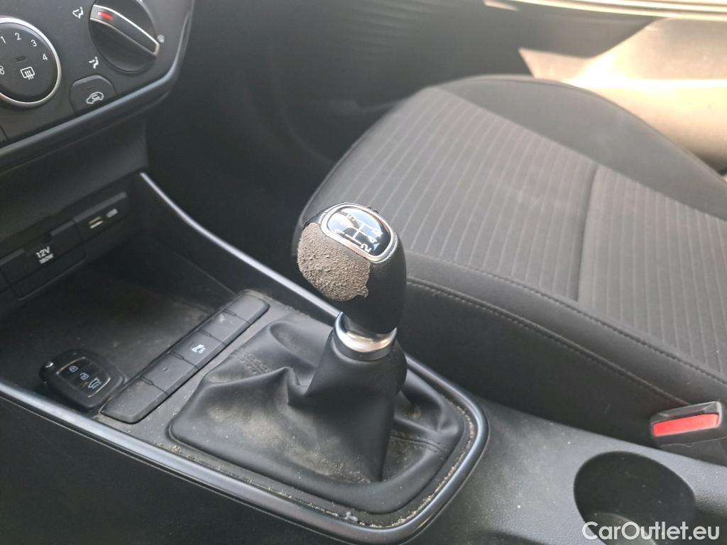  Hyundai  i20 HYUNDAI  / 2020 / 5P / berlina con portón 1.2 MPI Klass #36