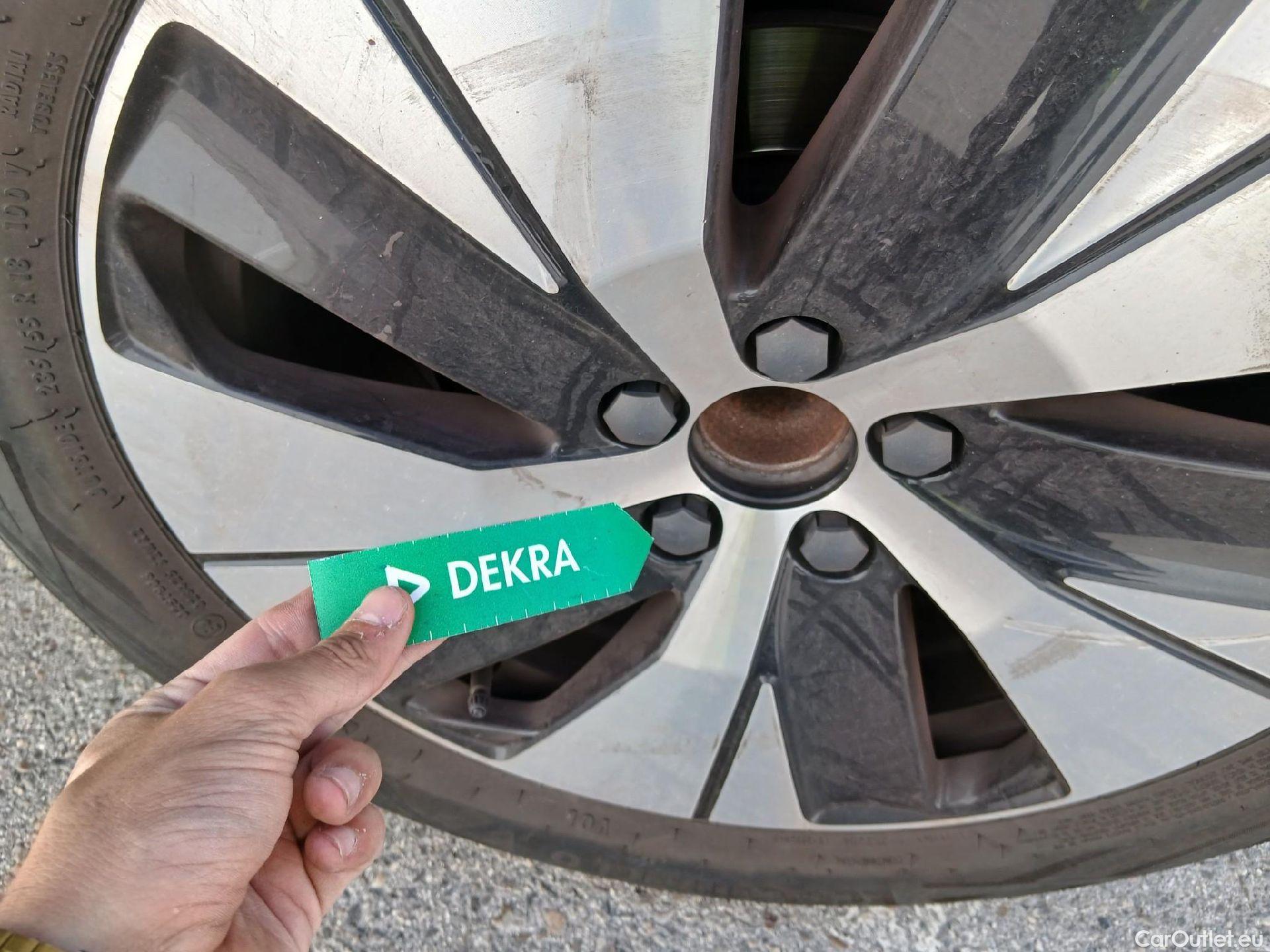  Volvo  XC 40 VOLVO XC40 / 2017 / 5P / todoterreno 1.5 T2 Momentum Pro #25