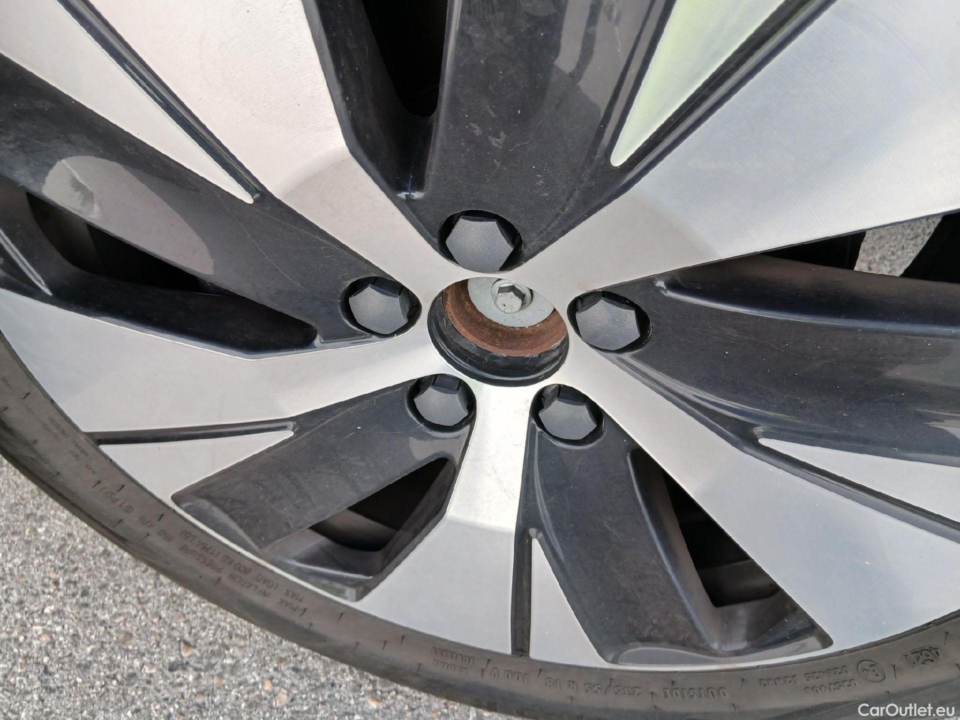  Volvo  XC 40 VOLVO XC40 / 2017 / 5P / todoterreno 1.5 T2 Momentum Pro #16