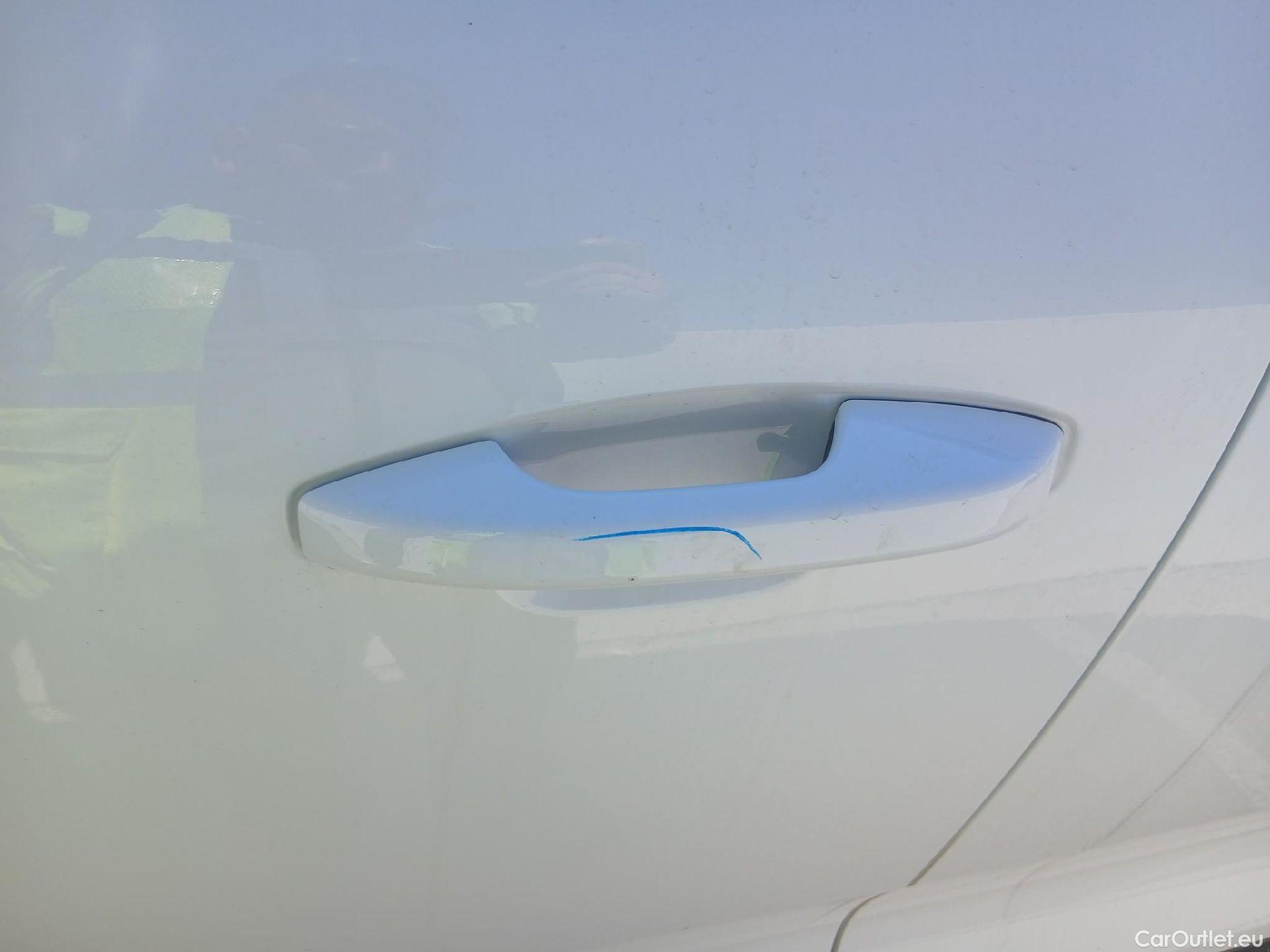  Volvo  XC 40 VOLVO XC40 / 2017 / 5P / todoterreno 1.5 T2 Momentum Core Auto #9