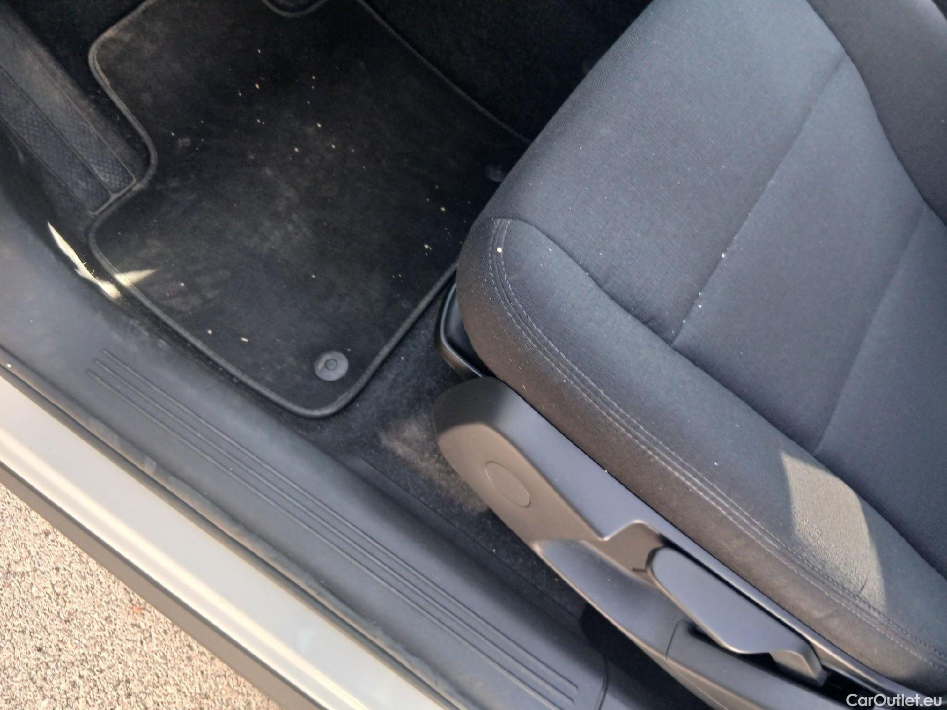  Volvo  XC 40 VOLVO XC40 / 2017 / 5P / todoterreno 1.5 T2 Momentum Core Auto #2