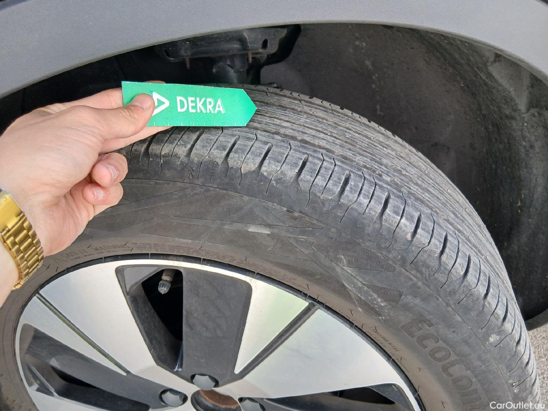  Volvo  XC 40 VOLVO XC40 / 2017 / 5P / todoterreno 1.5 T2 Momentum Pro #4