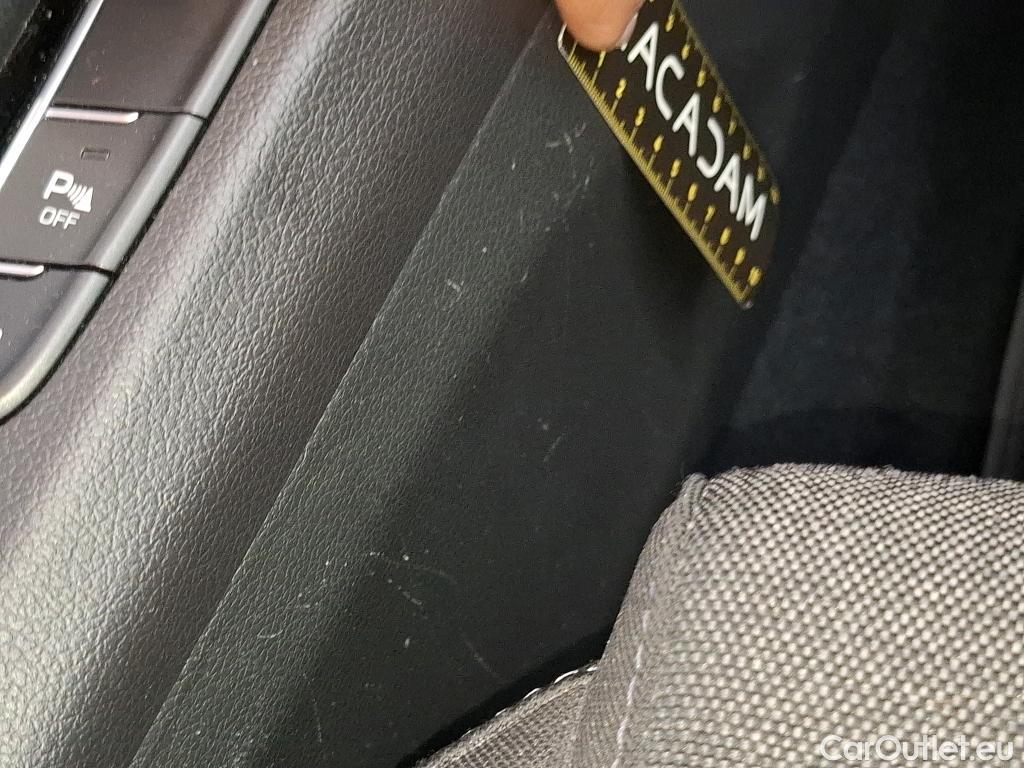  Hyundai  i30  cw Business 1.6 CRDi 115CV BVA7 E6d #19