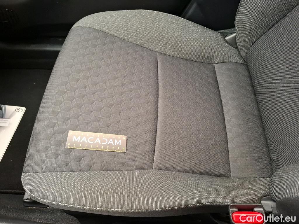  Toyota  Yaris TOYOTA  Hybride / 2019 / 5P / Berline Hybride 116h Dynamic Business Beyond Zer #25