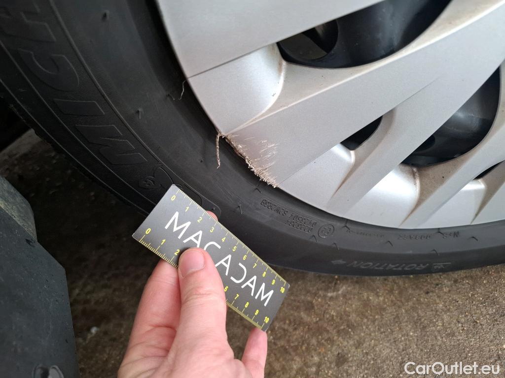  Toyota  Yaris TOYOTA  Hybride / 2019 / 5P / Berline Hybride 116h Dynamic Business Beyond Zer #24