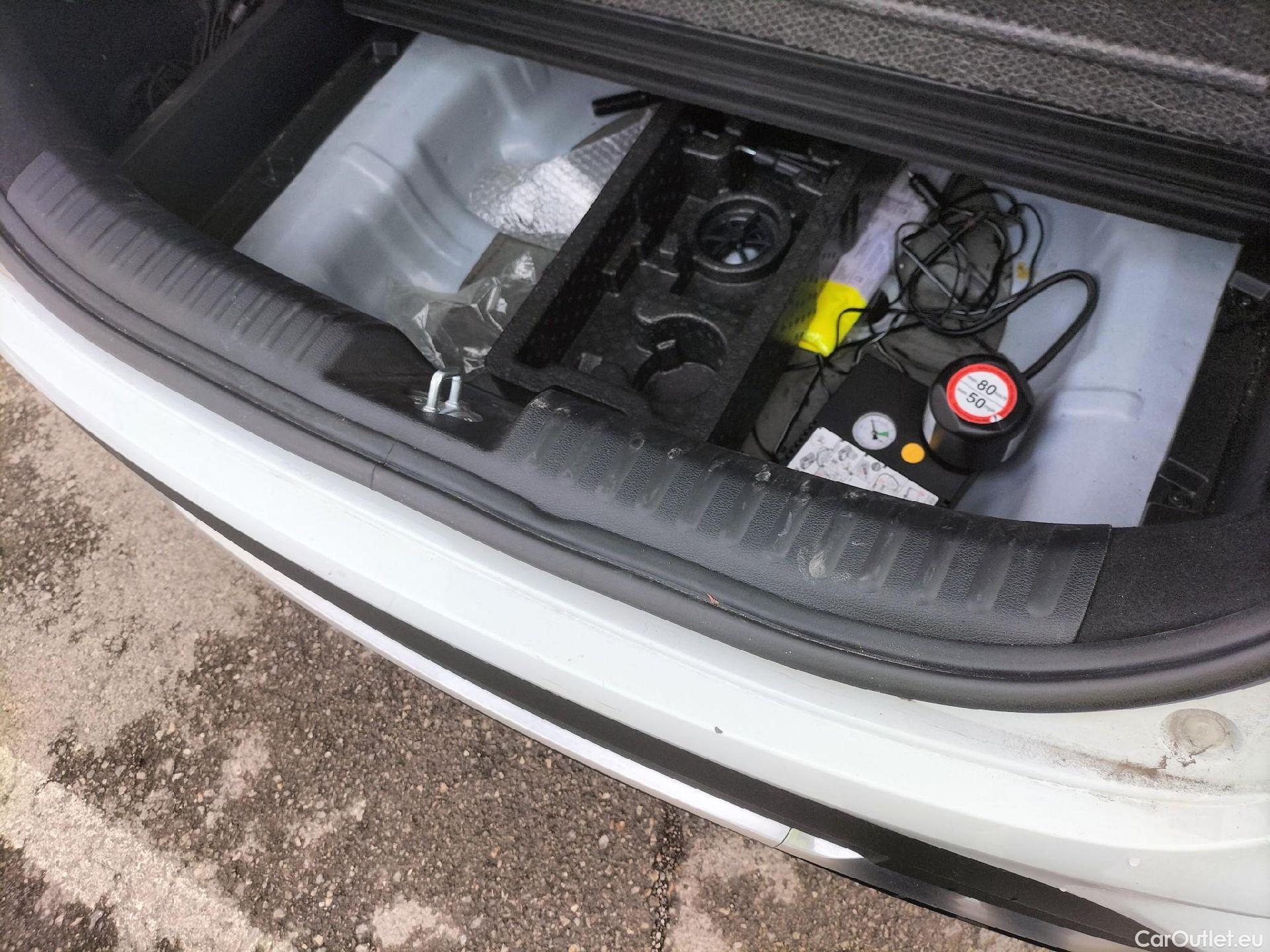  KIA  XCeed KIA  / 2022 / 5P / todoterreno 1.0 T-GDi Drive 88kW (120CV) #29