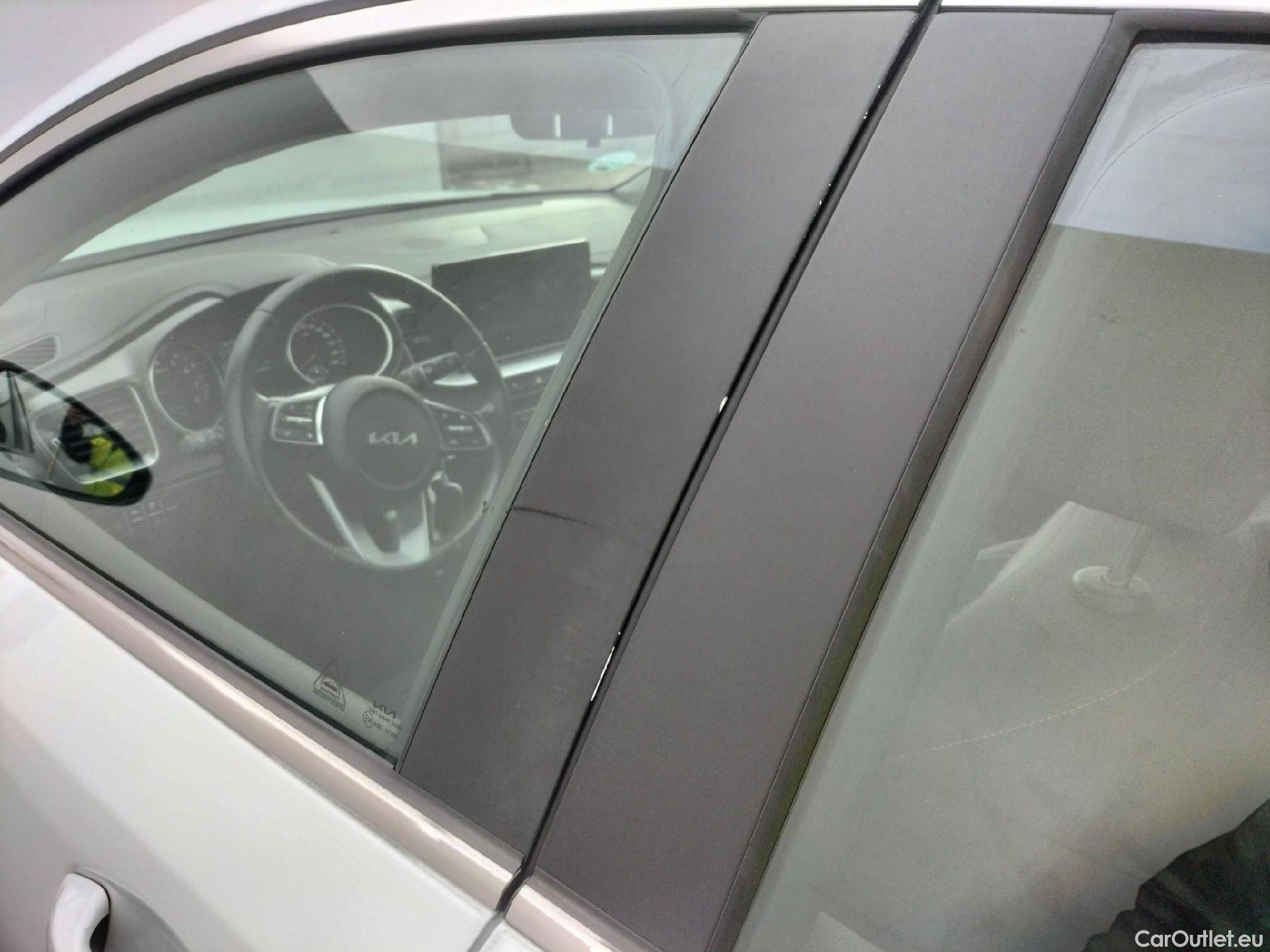  KIA  XCeed KIA  / 2022 / 5P / todoterreno 1.0 T-GDi Drive 88kW (120CV) #43