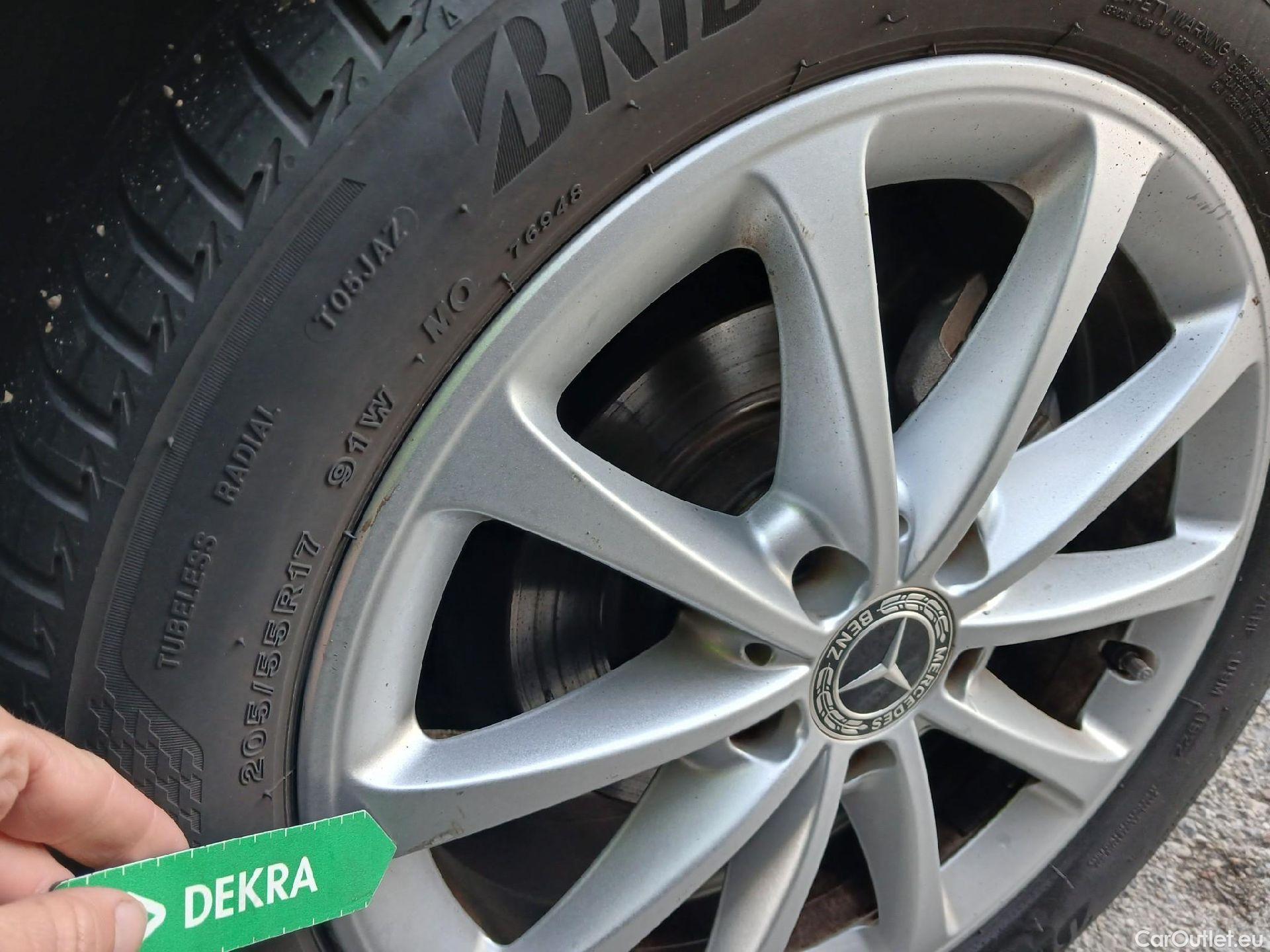  Mercedes  A-Klasse MERCEDES-BENZ Clase A / 2018 / 5P / berlina con portón A 180 d #14