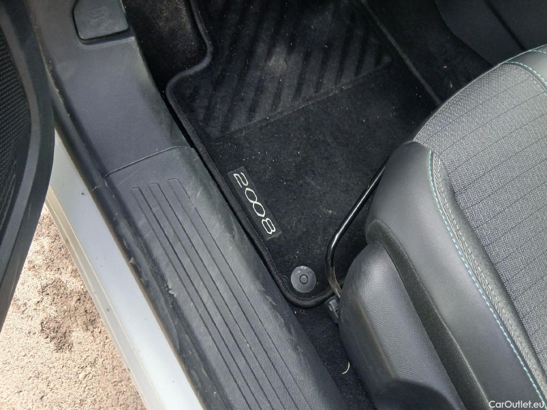  Peugeot  2008 PEUGEOT  / 2019 / 5P / todoterreno Allure BlueHDI 81kW (110CV) #1