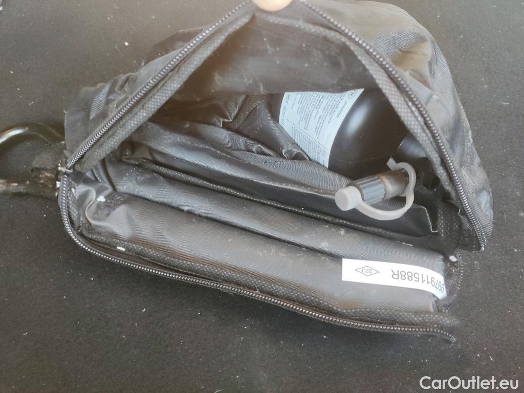  Renault  Clio RENAULT  / 2016 / 5P / berlina con portón Business TCe 66kW (90CV) GLP -18 #8