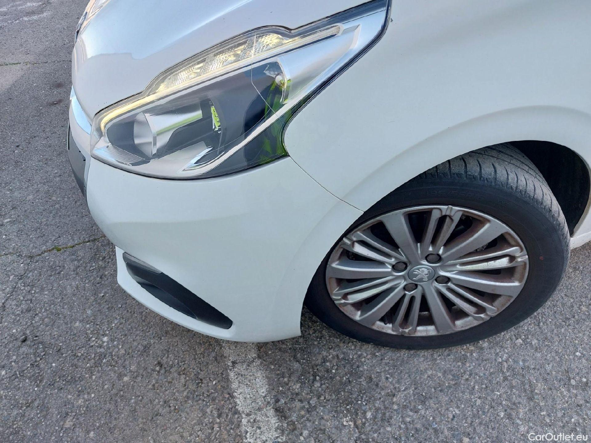  Peugeot  208 PEUGEOT  / 2015 / 5P / berlina con portón 5P Signature BlueHDi 73KW (100CV) (AC) #6