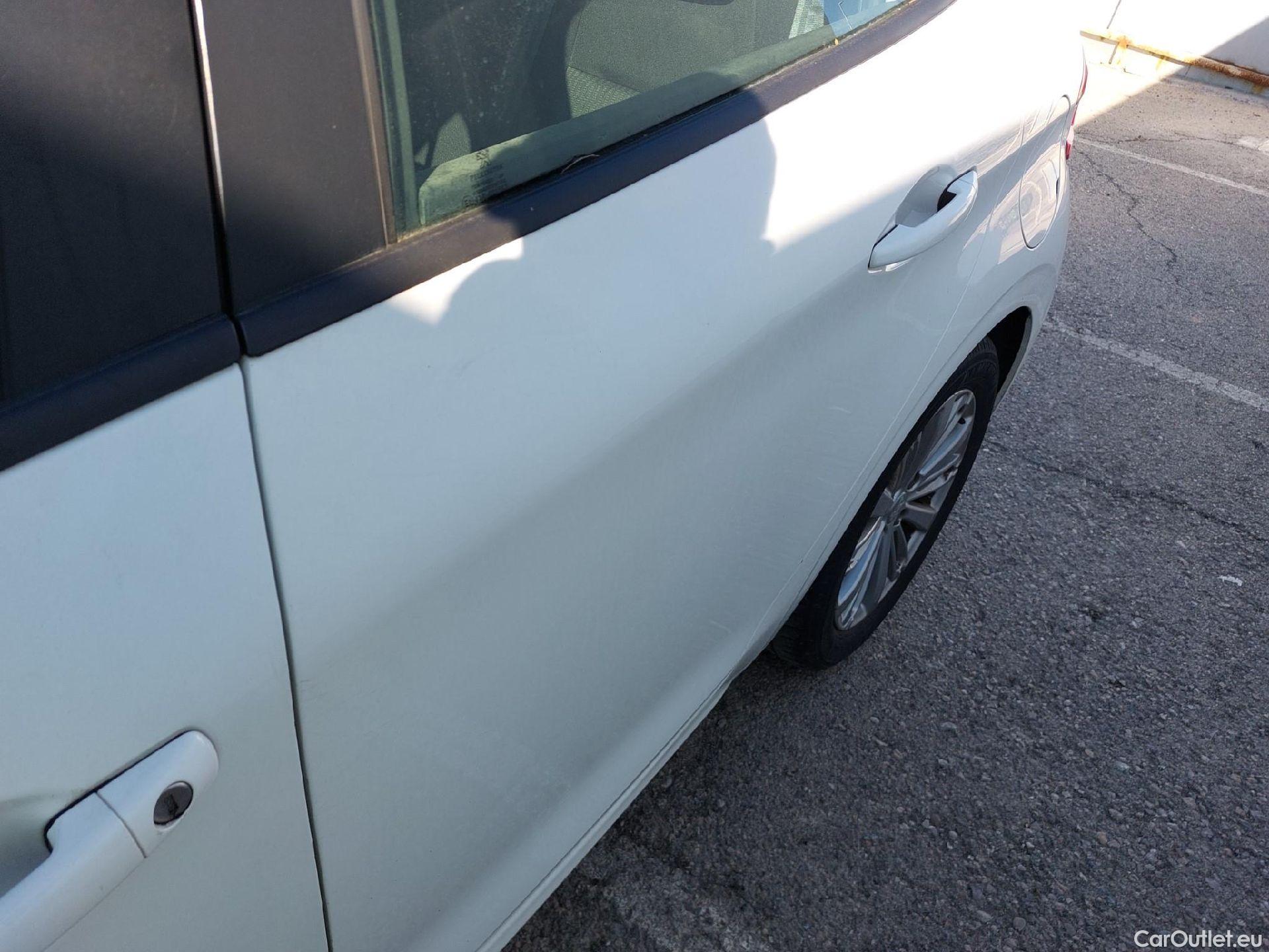  Peugeot  208 PEUGEOT  / 2015 / 5P / berlina con portón 5P Signature BlueHDi 73KW (100CV) (AC) #8