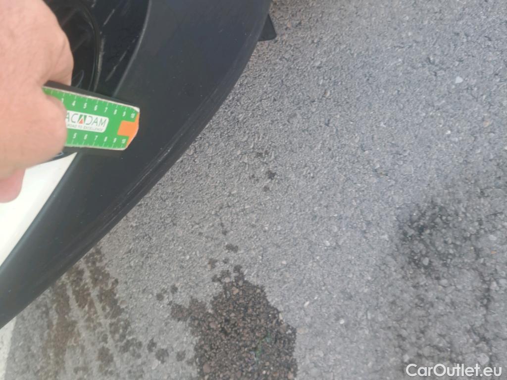  Peugeot  2008 PEUGEOT  / 2019 / 5P / todoterreno Active BlueHDI 81kW (110CV) #17