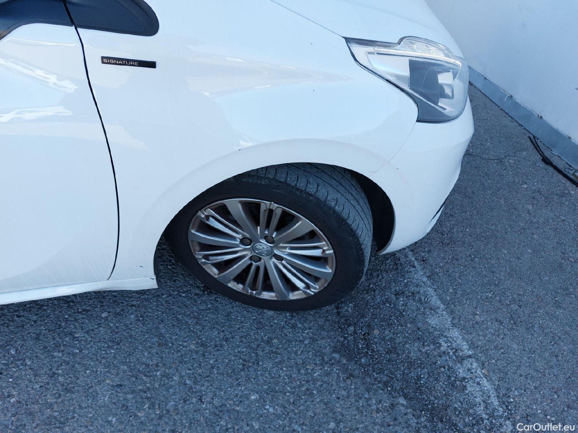  Peugeot  208 PEUGEOT  / 2015 / 5P / berlina con portón 5P Signature BlueHDi 73KW (100CV) (AC) #15