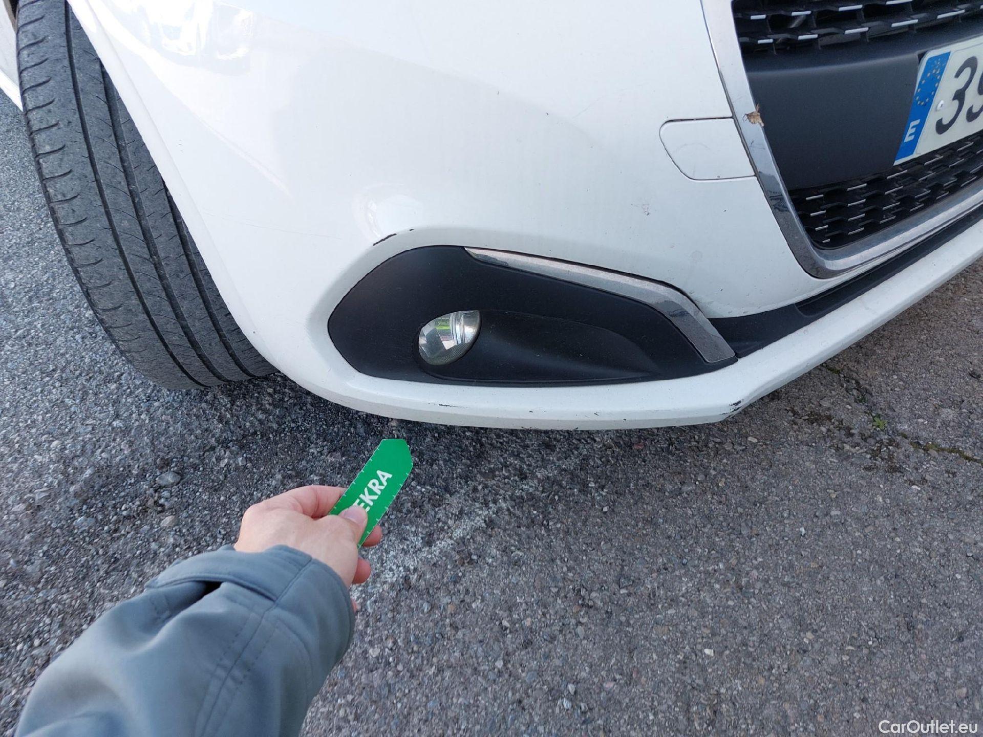  Peugeot  208 PEUGEOT  / 2015 / 5P / berlina con portón 5P Signature BlueHDi 73KW (100CV) (AC) #1