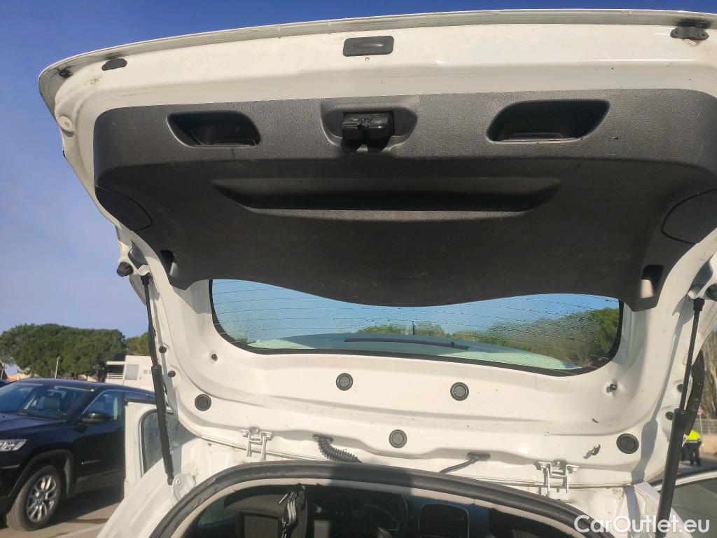  Renault  Clio RENAULT  / 2016 / 5P / berlina con portón Business TCe 66kW (90CV) GLP -18 #13