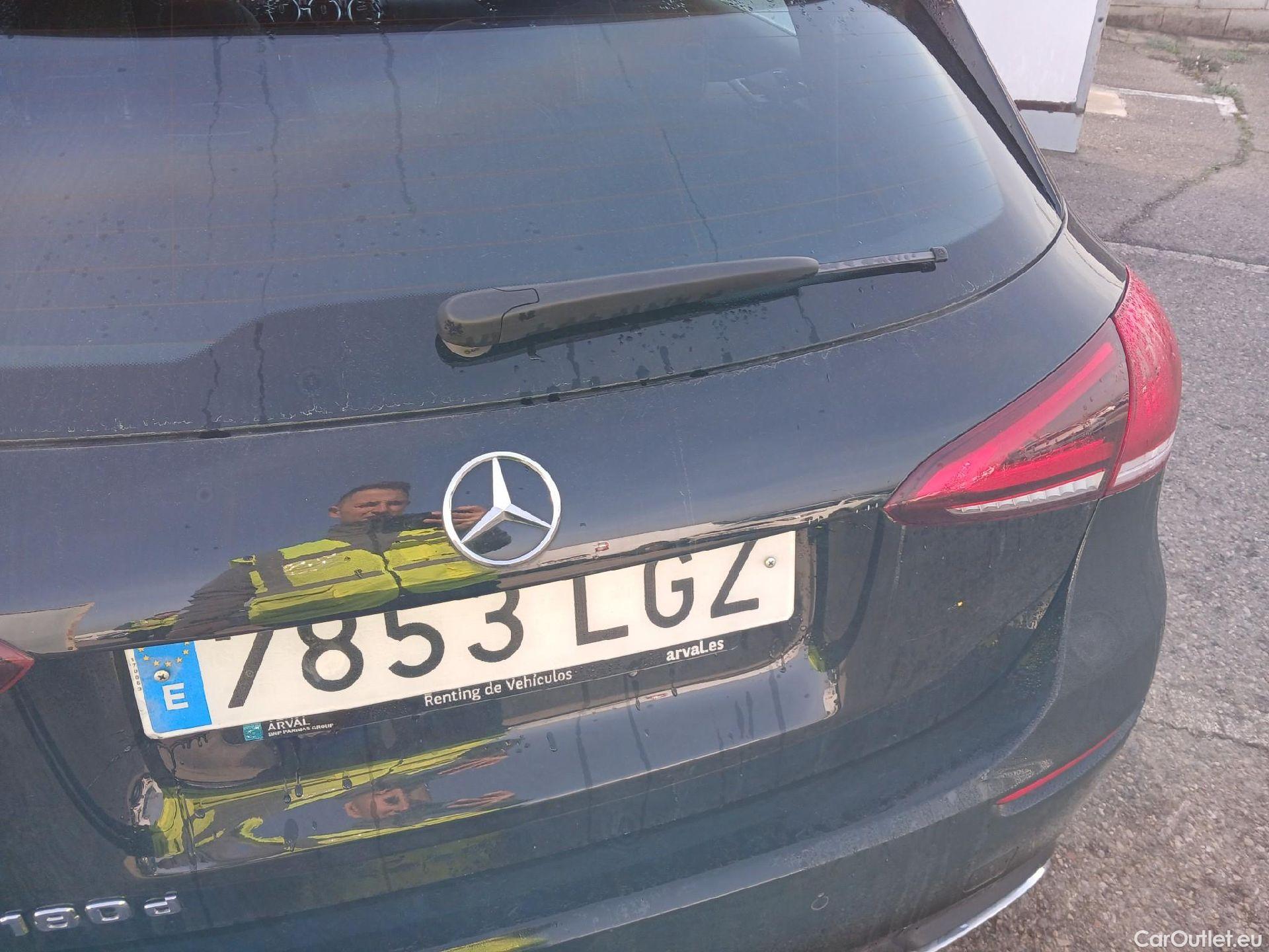  Mercedes  A-Klasse MERCEDES-BENZ Clase A / 2018 / 5P / berlina con portón A 180 d #30