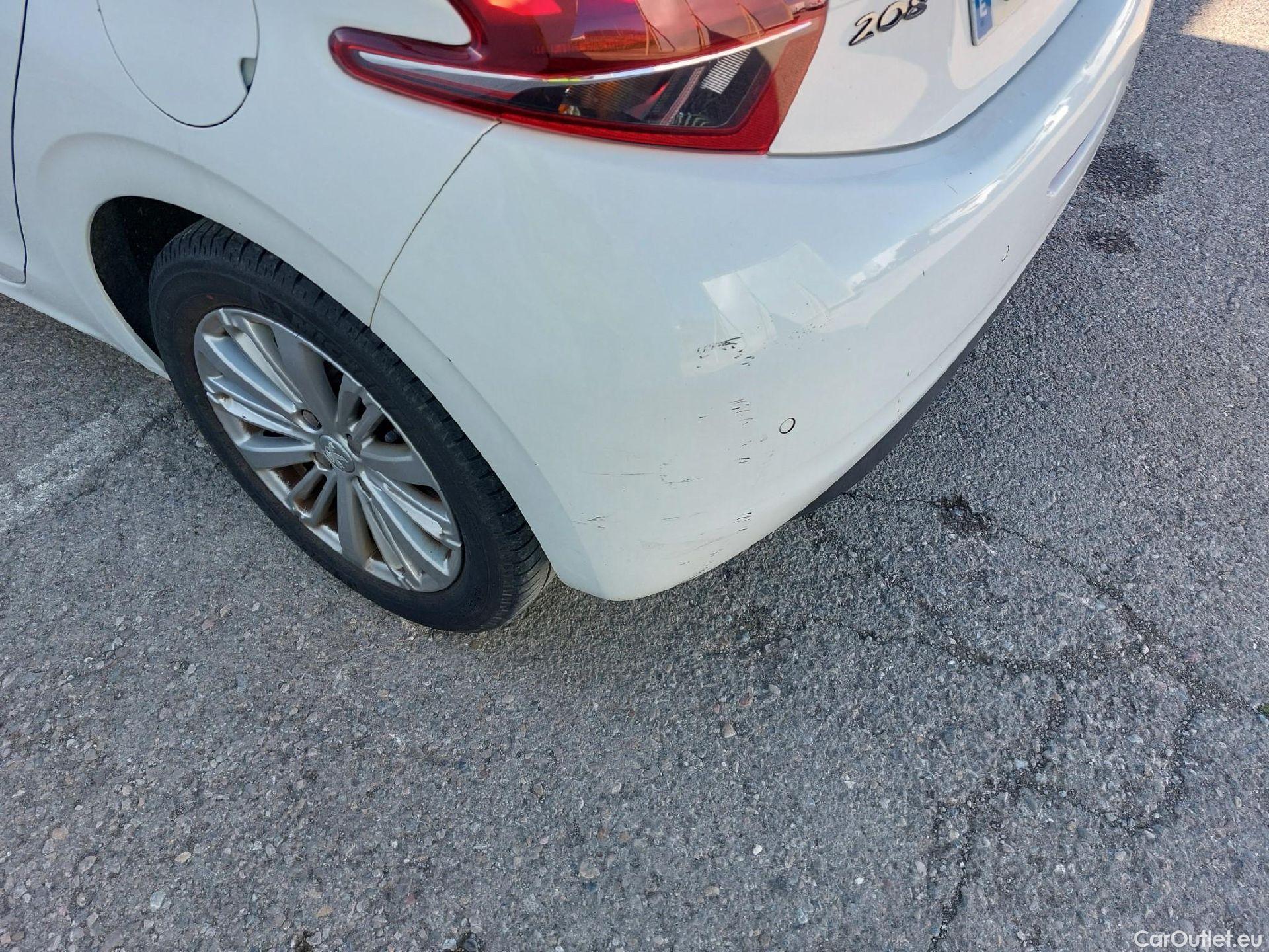  Peugeot  208 PEUGEOT  / 2015 / 5P / berlina con portón 5P Signature BlueHDi 73KW (100CV) (AC) #9