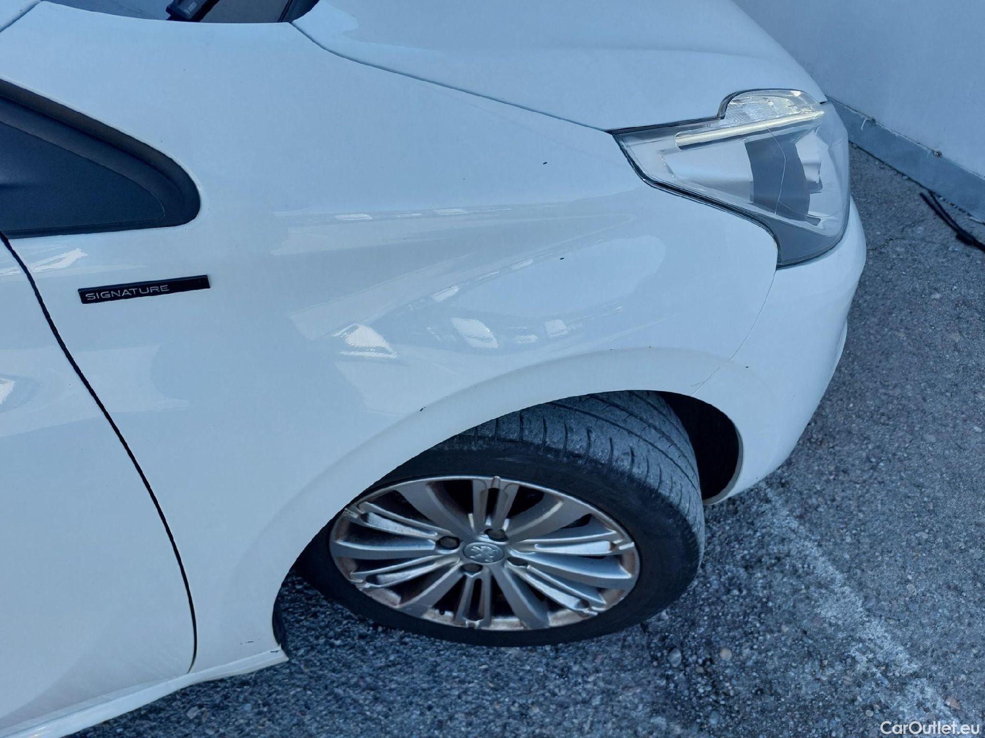  Peugeot  208 PEUGEOT  / 2015 / 5P / berlina con portón 5P Signature BlueHDi 73KW (100CV) (AC) #13