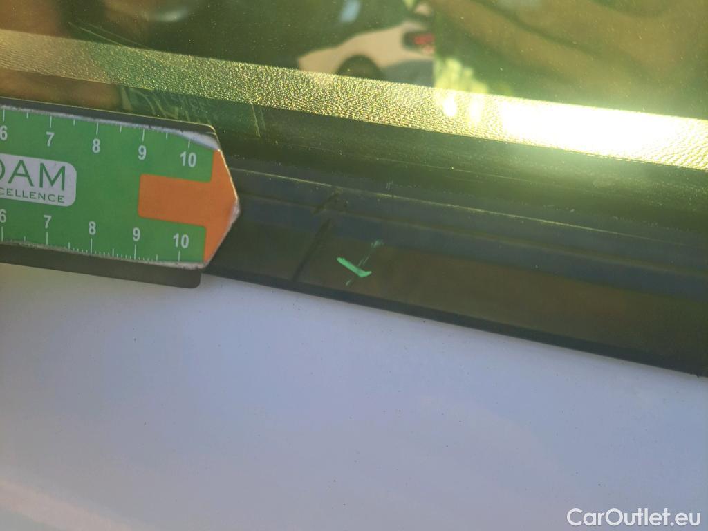  Peugeot  2008 PEUGEOT  / 2019 / 5P / todoterreno Active BlueHDI 81kW (110CV) #9