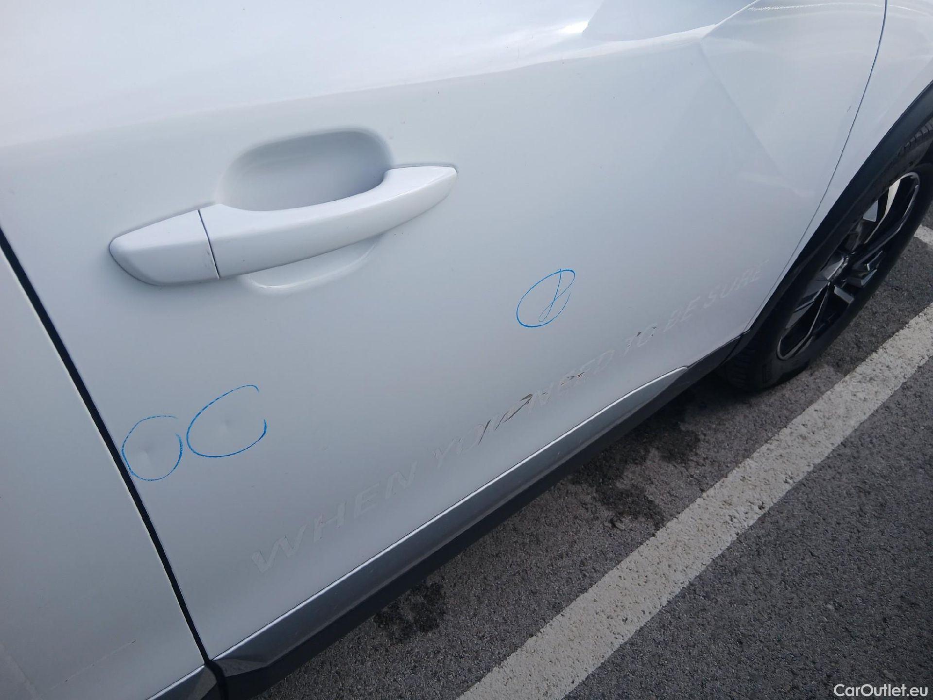  Peugeot  2008 PEUGEOT  / 2019 / 5P / todoterreno Allure BlueHDI 81kW (110CV) #22