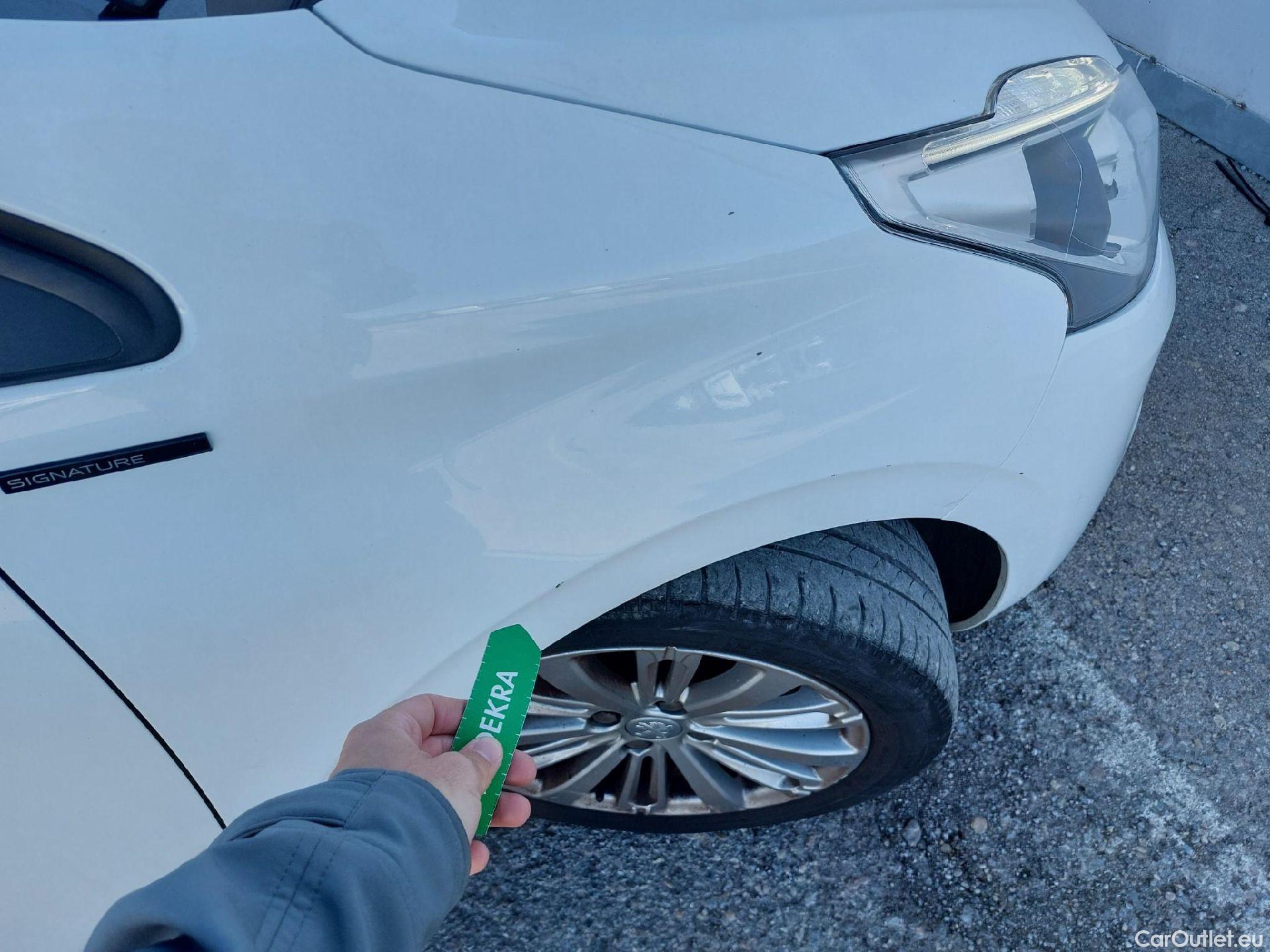  Peugeot  208 PEUGEOT  / 2015 / 5P / berlina con portón 5P Signature BlueHDi 73KW (100CV) (AC) #12