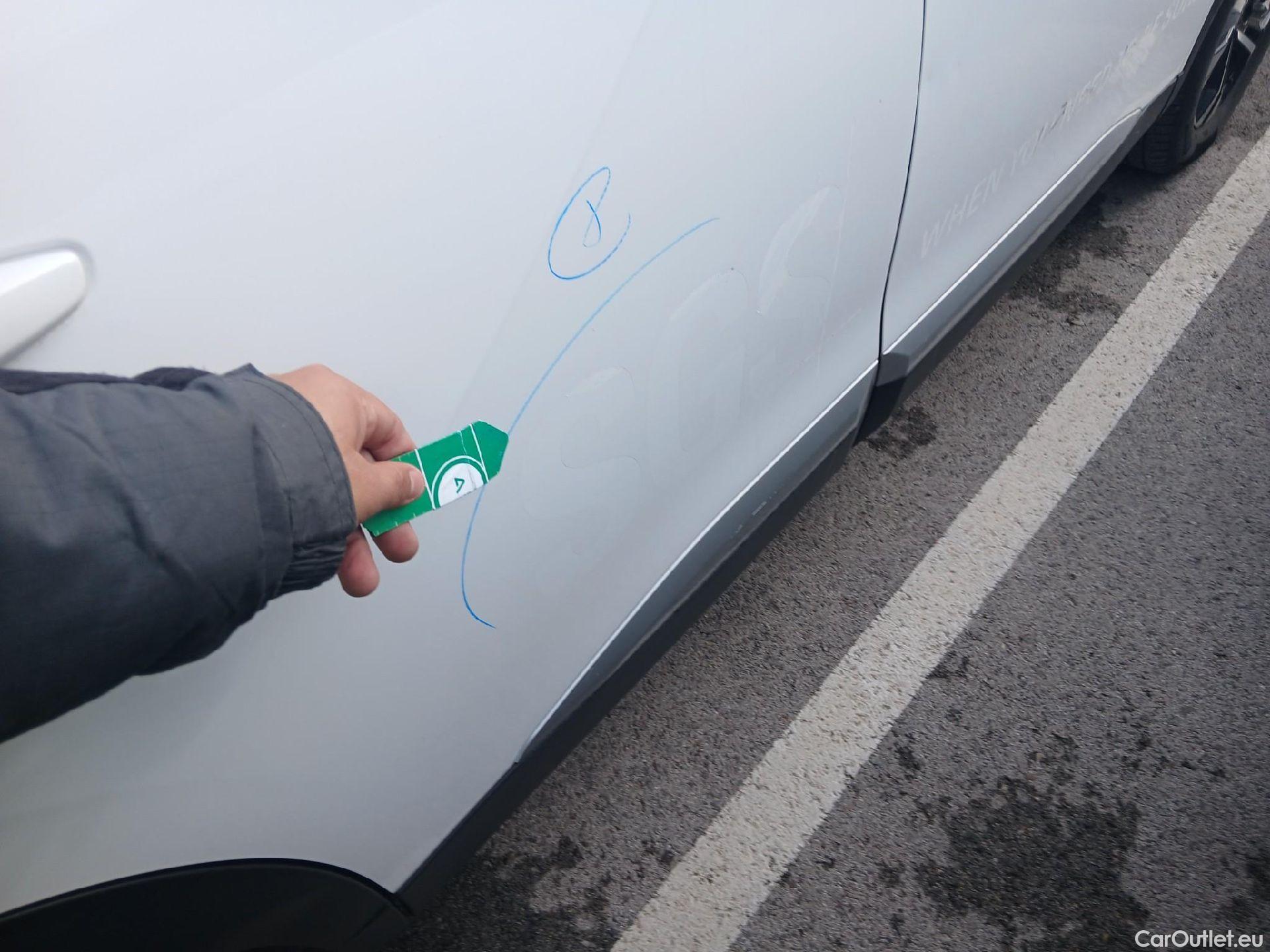  Peugeot  2008 PEUGEOT  / 2019 / 5P / todoterreno Allure BlueHDI 81kW (110CV) #18