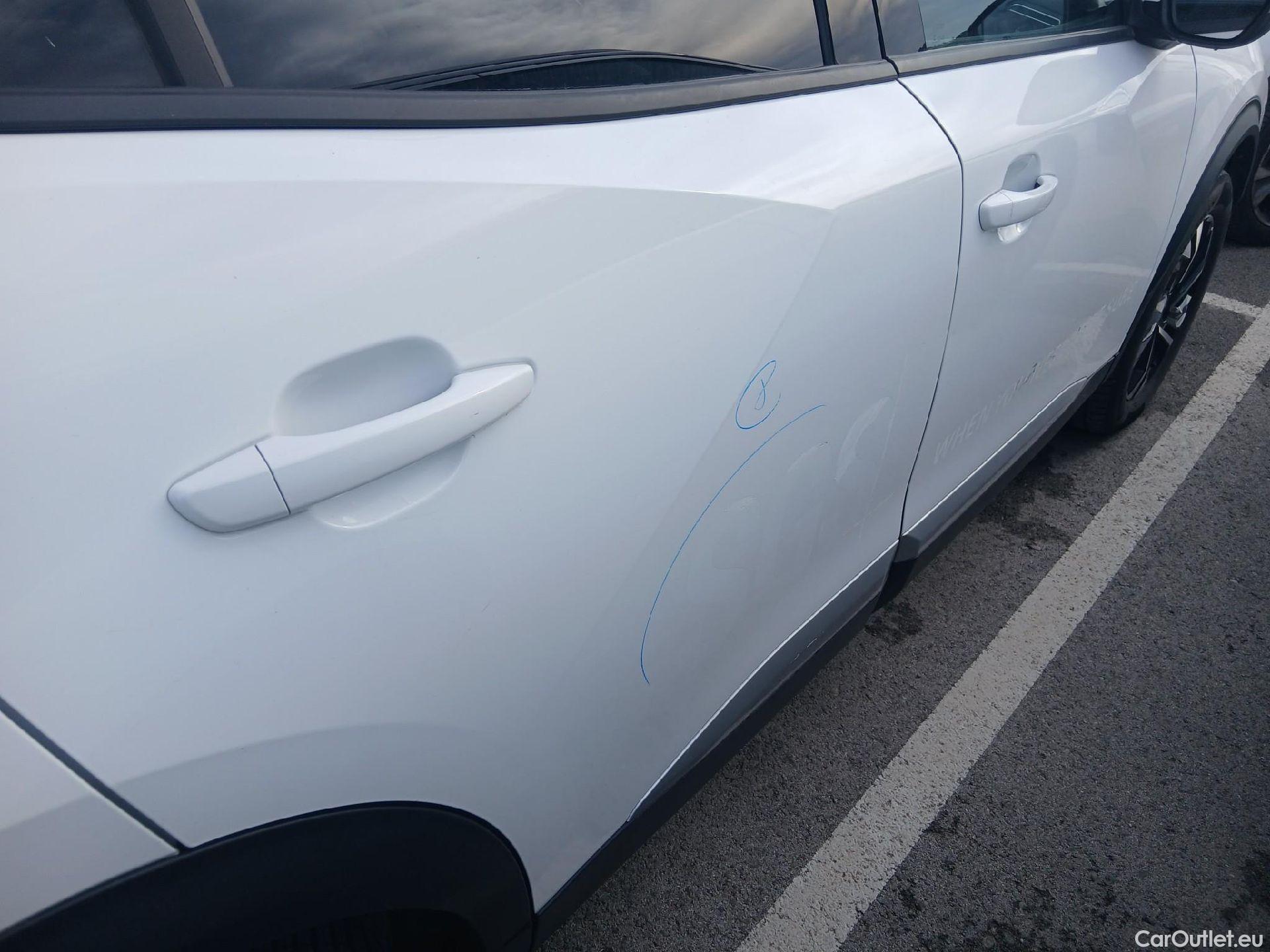  Peugeot  2008 PEUGEOT  / 2019 / 5P / todoterreno Allure BlueHDI 81kW (110CV) #17