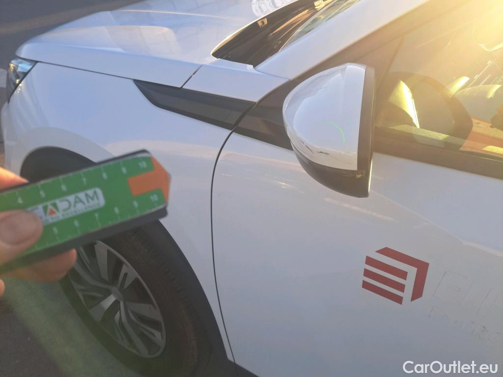  Peugeot  2008 PEUGEOT  / 2019 / 5P / todoterreno Active BlueHDI 81kW (110CV) #33