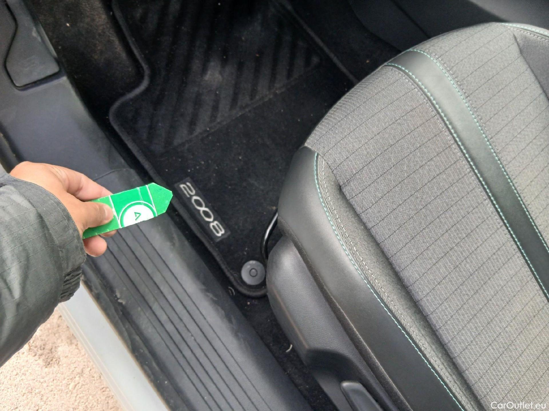  Peugeot  2008 PEUGEOT  / 2019 / 5P / todoterreno Allure BlueHDI 81kW (110CV) #2