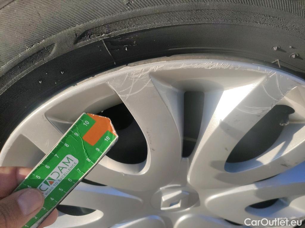  Renault  Clio RENAULT  / 2016 / 5P / berlina con portón Business TCe 66kW (90CV) GLP -18 #24