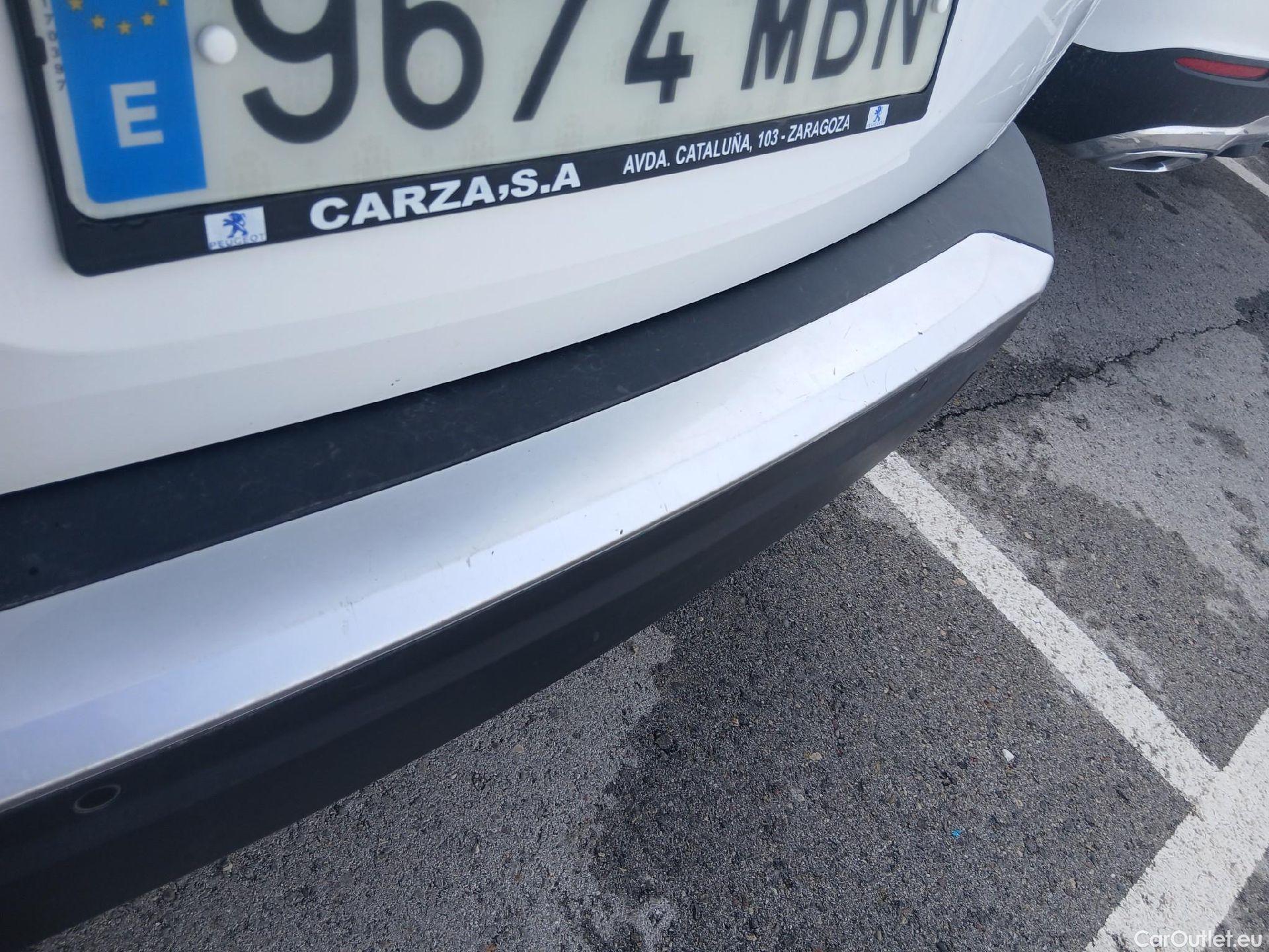  Peugeot  2008 PEUGEOT  / 2019 / 5P / todoterreno Allure BlueHDI 81kW (110CV) #15