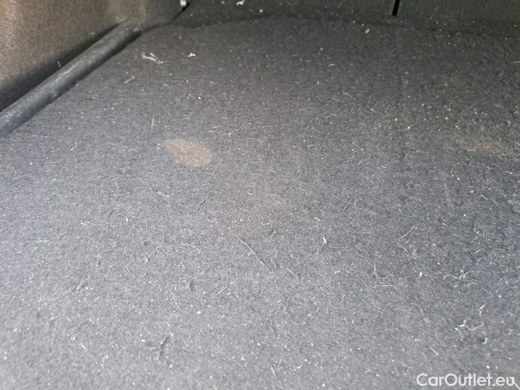  Toyota  Corolla TOYOTA  / 2020 / 5P / berlina con portón 2.0 180H STYLE E-CVT #32