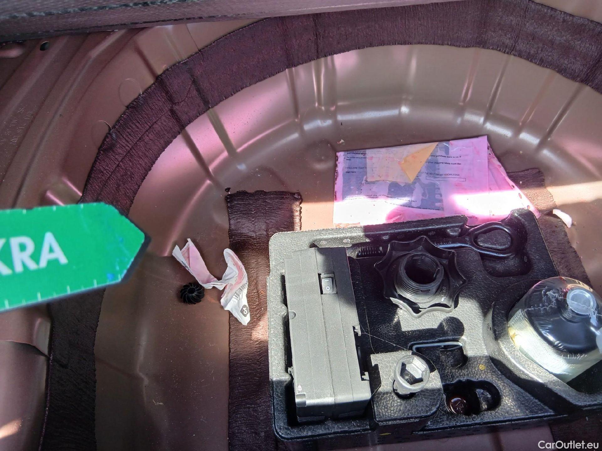  Volkswagen  Polo  VI R-Line 1.0 TSI 110CV AT7 E6d #29