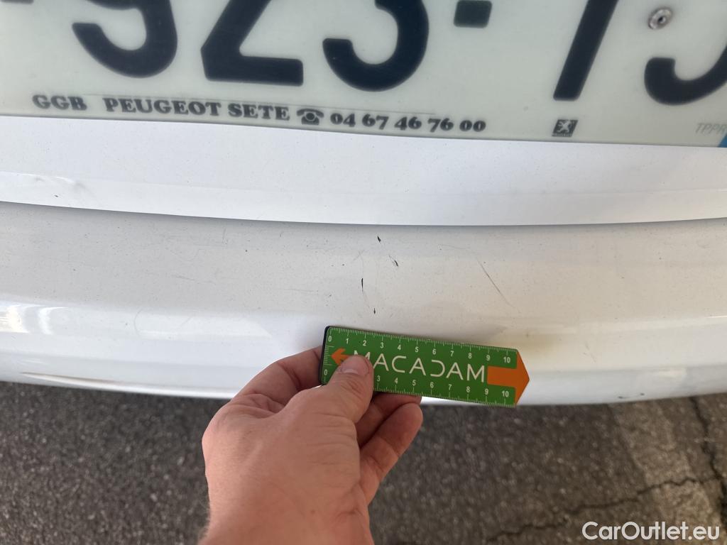  Peugeot  208 PEUGEOT  / 2015 / 5P / Berline &BLUEHDI 100 €6.c S&S ALLURE BUSINESS #17