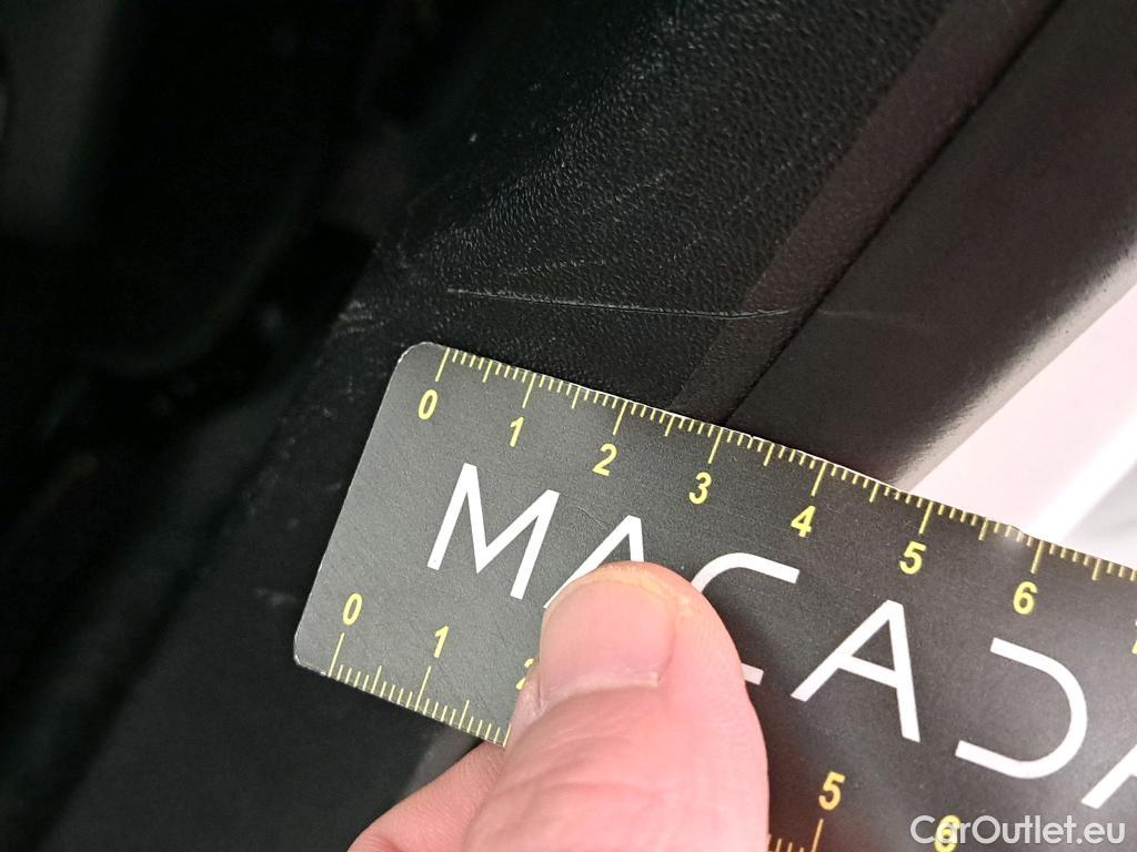  Peugeot  208 PEUGEOT  / 2015 / 5P / Berline &BLUEHDI 100 €6.c S&S ALLURE BUSINESS #25