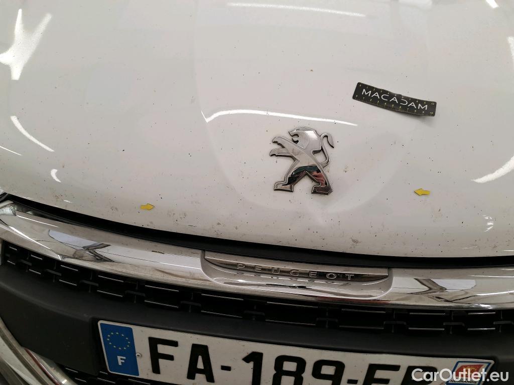  Peugeot  208 PEUGEOT  / 2015 / 5P / Berline &BLUEHDI 100 €6.c S&S ALLURE BUSINESS #4