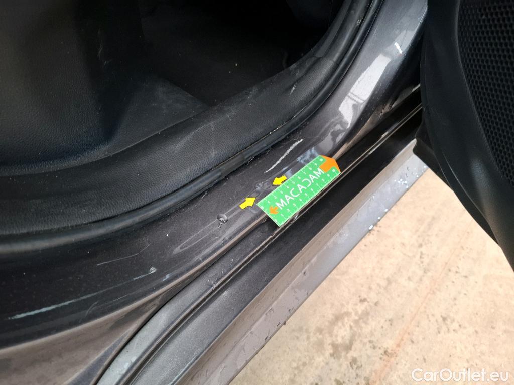  Toyota  Yaris TOYOTA  Hybride / 2019 / 5P / Berline Hybride 114h France Business #31