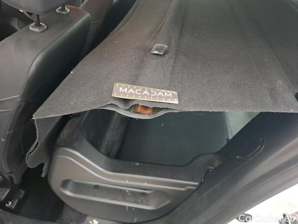  Renault  Megane RENAULT Mégane Société / 2020 / 5P / Berline Air Nav réversible Blue dCi 115 - 21N #28