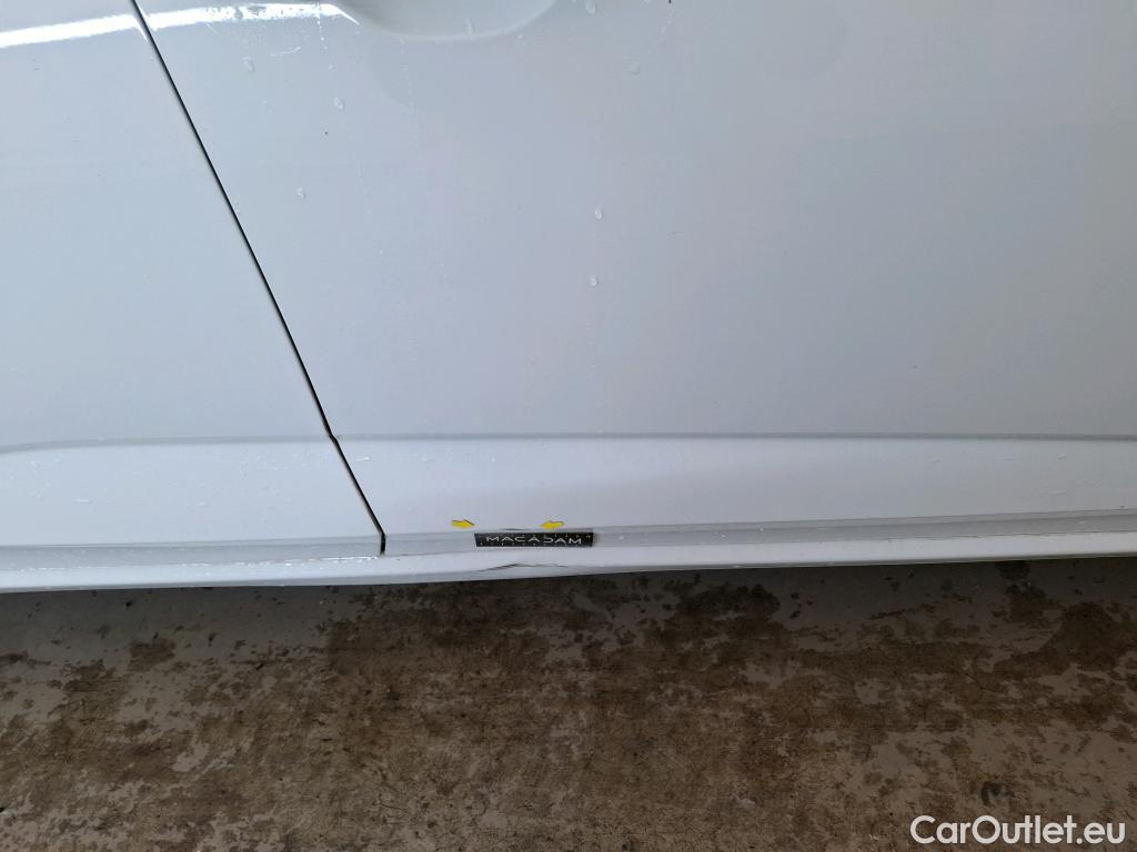  Renault  Megane RENAULT Mégane Société / 2020 / 5P / Berline Air Nav réversible Blue dCi 115 - 21N #32