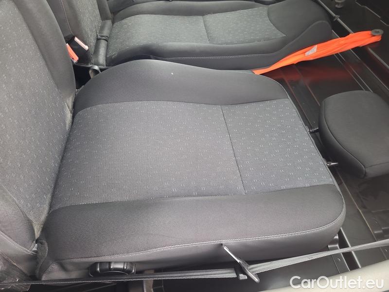  Opel  Movano  2 (2003) Mov.Van CDTI 135 3.5 L2H2 FWD #11