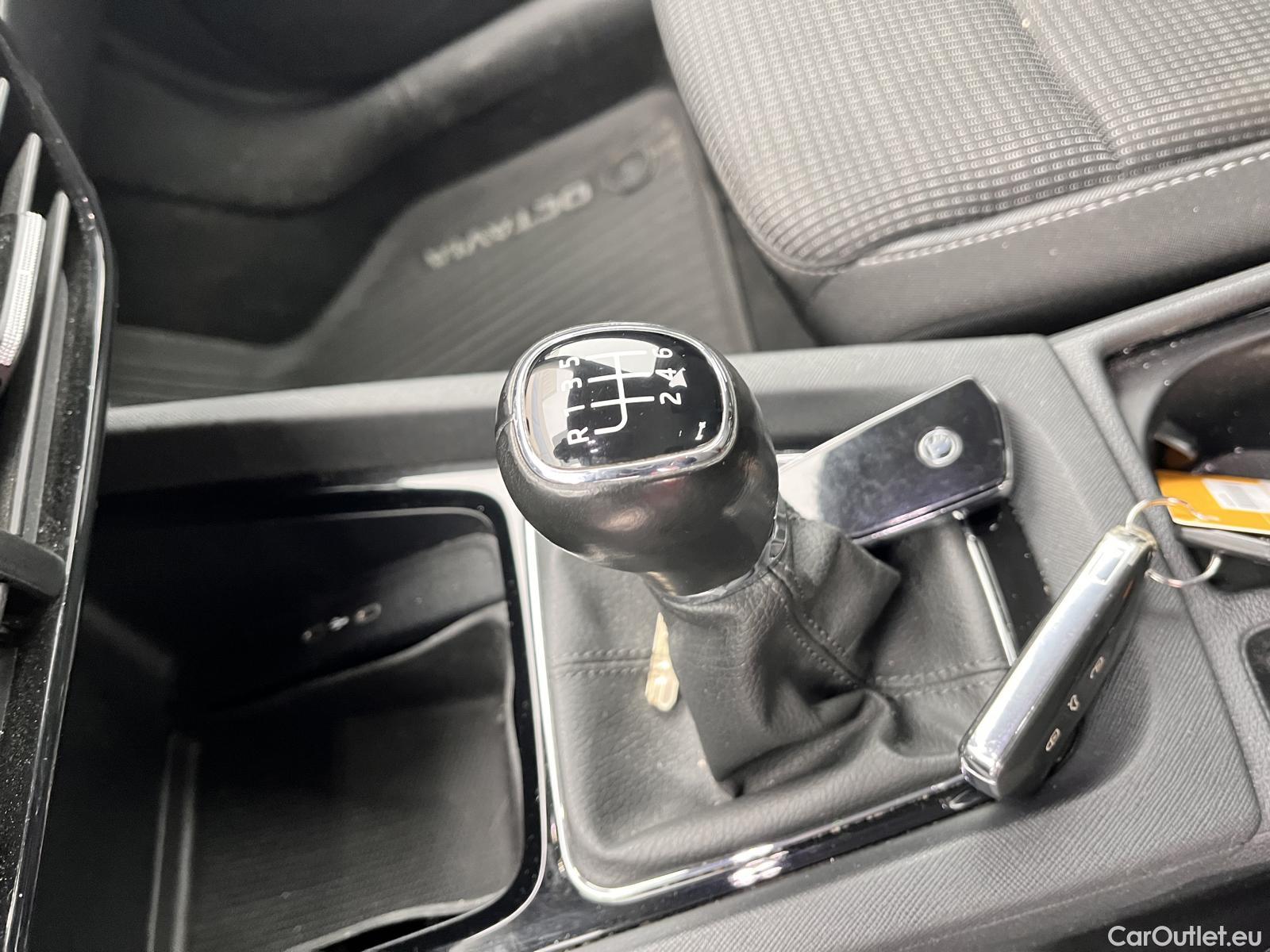  Skoda  Octavia  Lim. (NX3)(2020)  2.0TDI 85 Ambition 5d #12