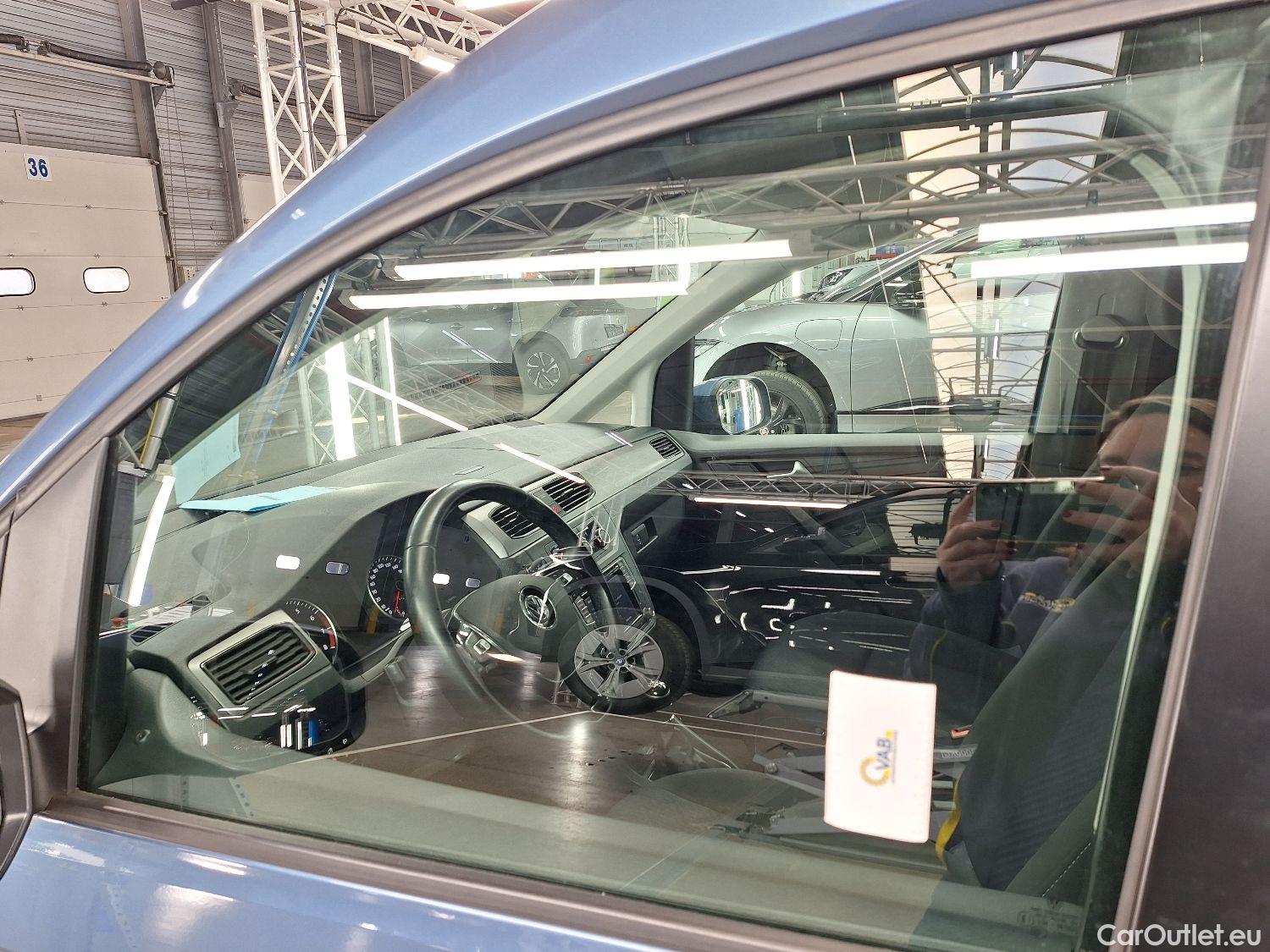  Volkswagen  Caddy VW,  '15, Volkswagen  1.4 TGi 81kW BMT Family 5d  #65