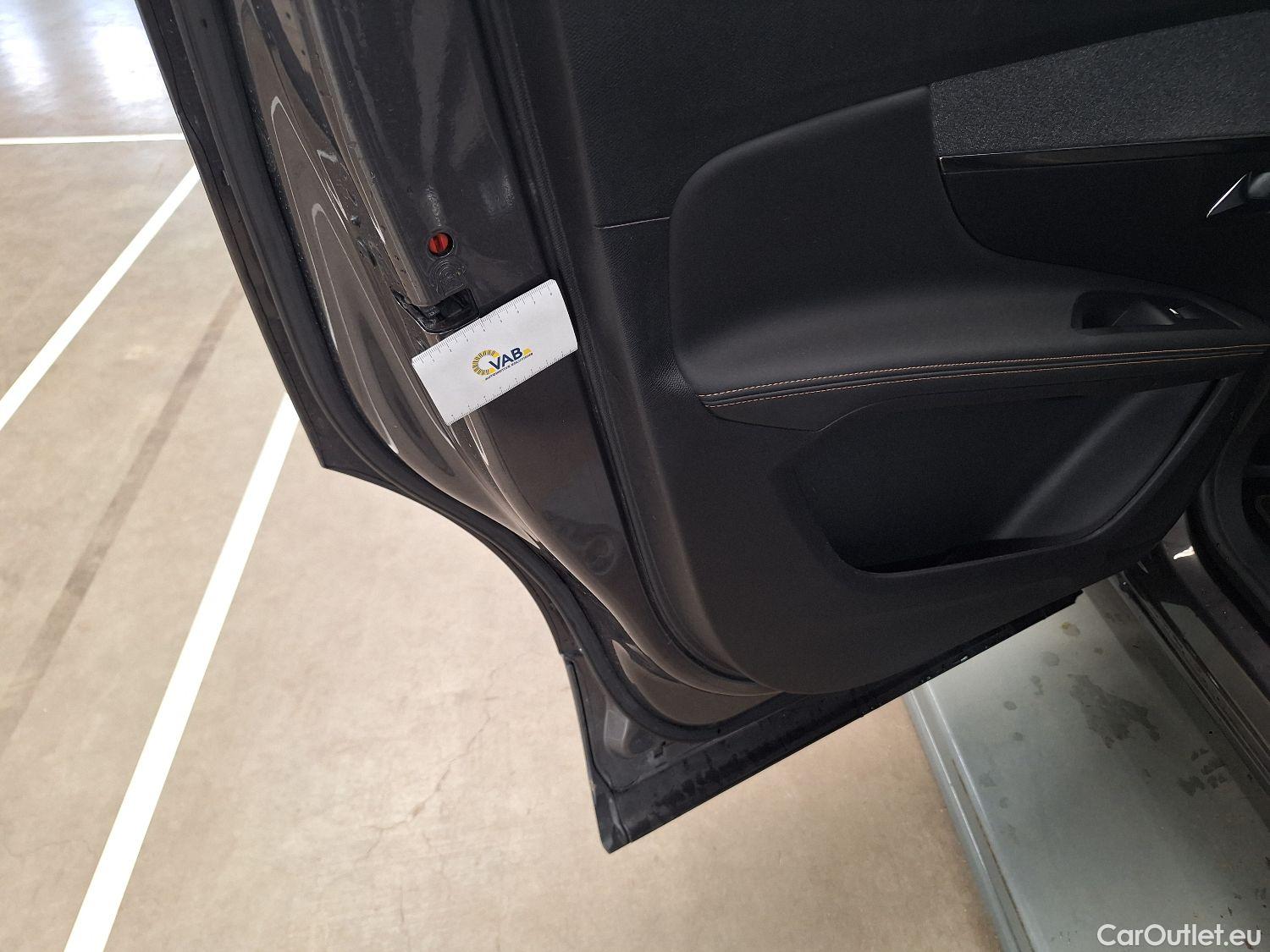  Peugeot  5008 Peugeot,  '16, Peugeot  1.5 BlueHDi 96kW S&S EAT8 GT Line 5d #53