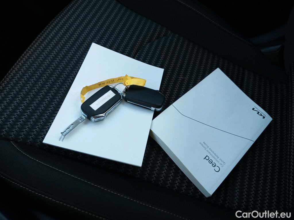  KIA  XCeed KIA  1.0 T-GDi Drive 88kW (120CV) #6