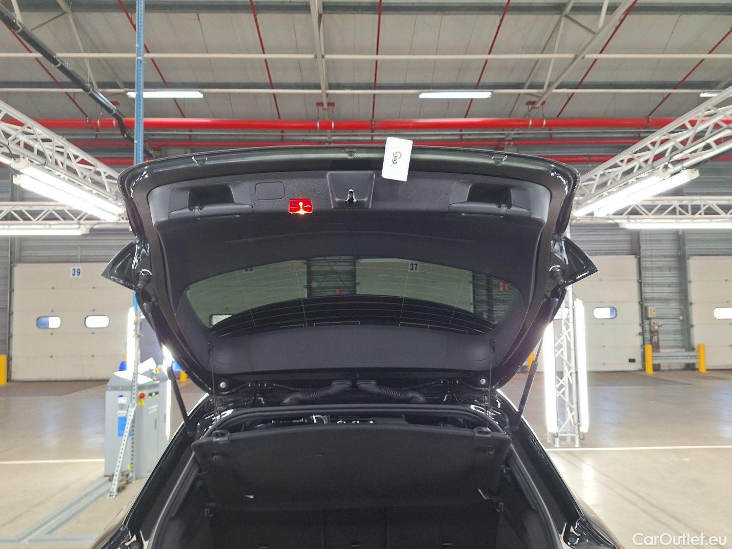  Mercedes  A-Klasse Mercedes, A-Class '18, Mercedes-Benz  A 180 d 5d #40