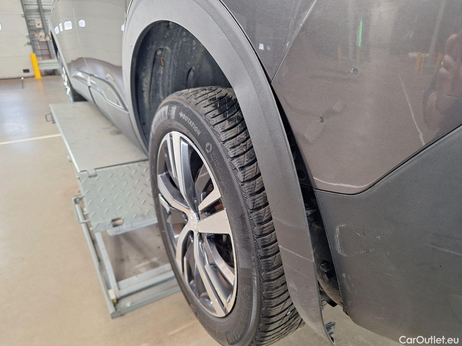  Peugeot  5008 Peugeot,  '16, Peugeot  1.5 BlueHDi 96kW S&S EAT8 GT Line 5d #29