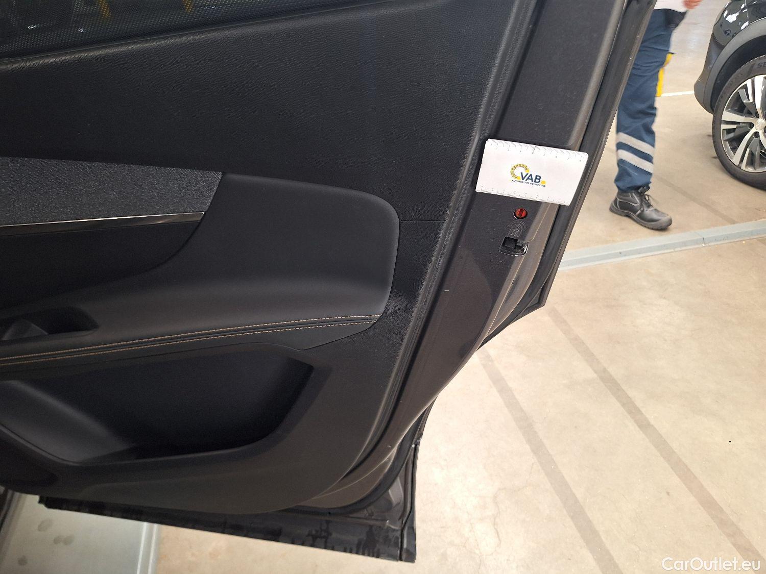  Peugeot  5008 Peugeot,  '16, Peugeot  1.5 BlueHDi 96kW S&S EAT8 GT Line 5d #41