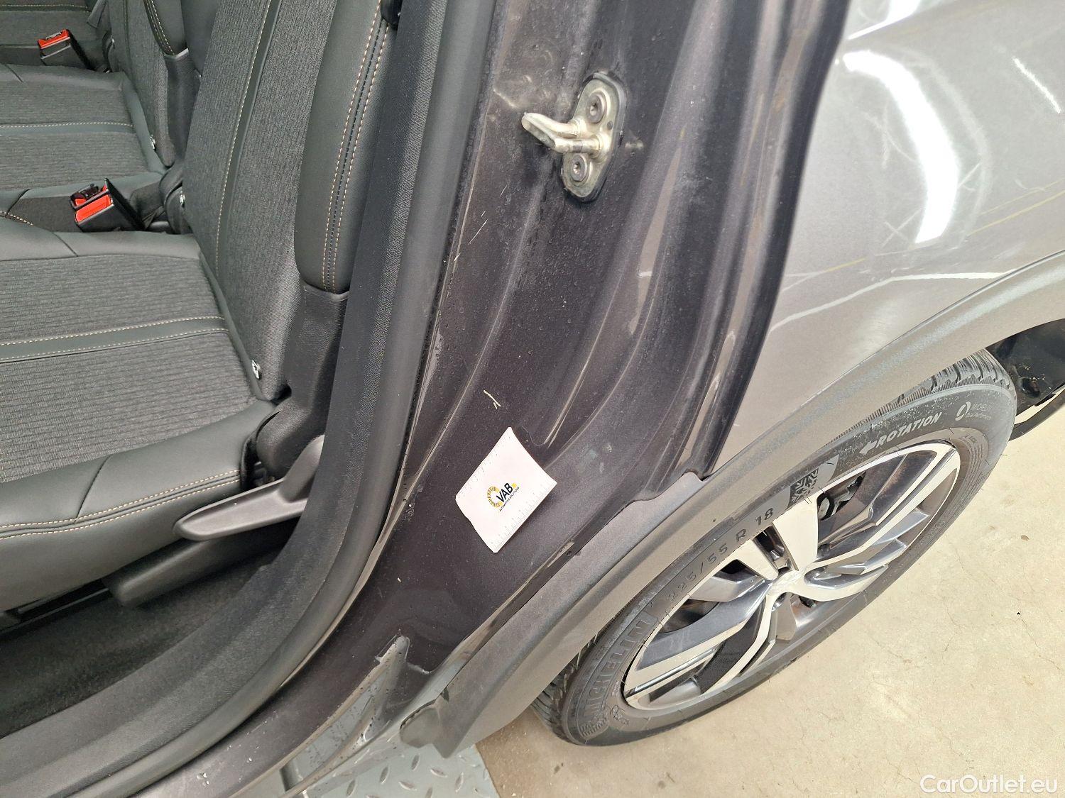  Peugeot  5008 Peugeot,  '16, Peugeot  1.5 BlueHDi 96kW S&S EAT8 GT Line 5d #55